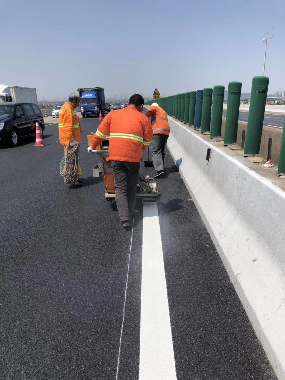 Highway Thermoplastic Paint C5 Resin Traffic Line Paint White And Yellow