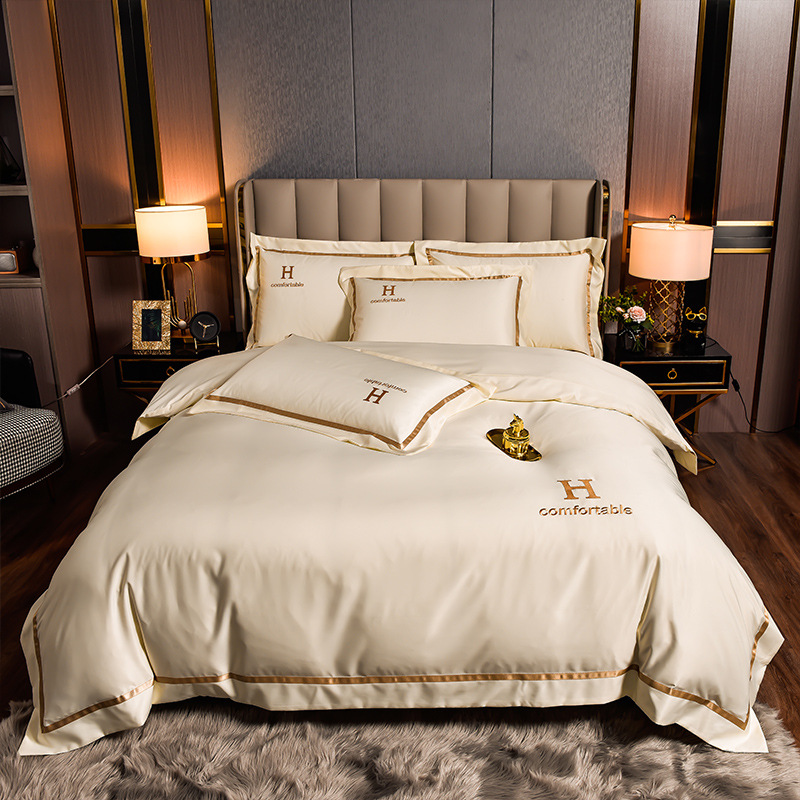 Luxury Embroidered Washing Silk Bedding Set with Polyester Material and Customized Logo