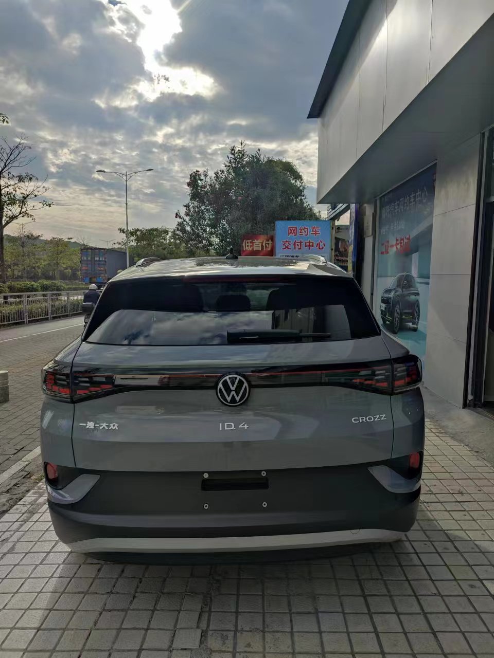 150kW Maximum Power 2024 Volkswagen Pure Electric SUV with Five Doors and Five Seats