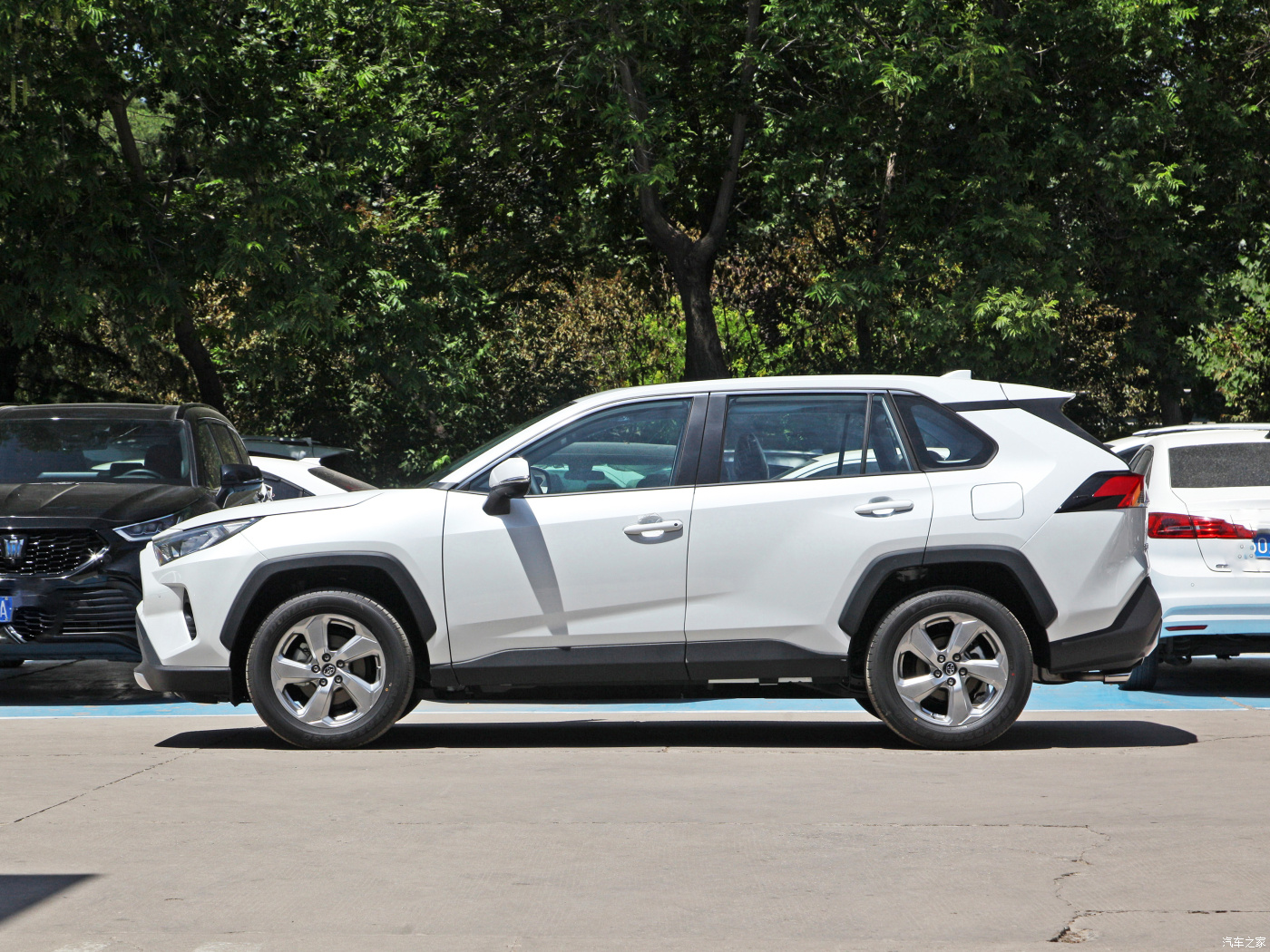 Leather Seats TO-YOTA RAV4 Gas Powered Vehicle for Adults 0km Used Cars 2023 2024 Popular Design