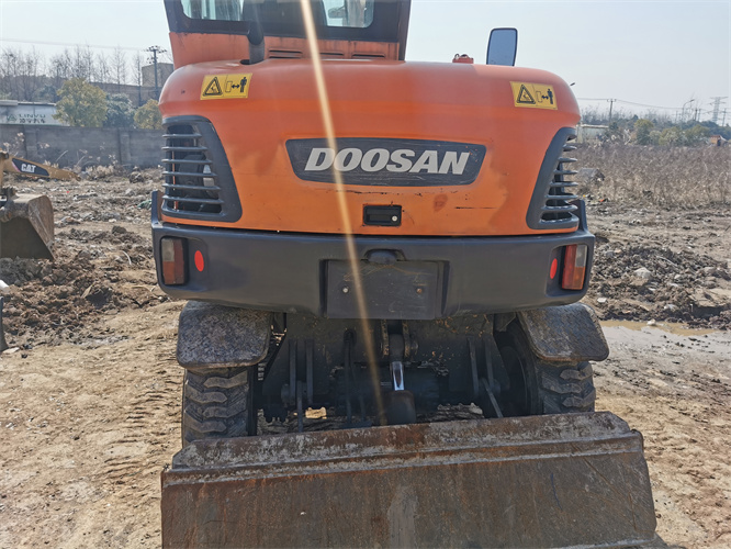 Original Hydraulic Valve Second Hand Excavator Doosan Engine Bucket Wheel Excavator 60W