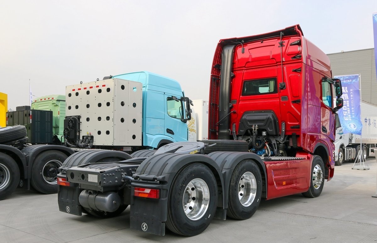 Shacman 4x2 6x4 Tractor Truck X6000 Suppliers And Manufacturers