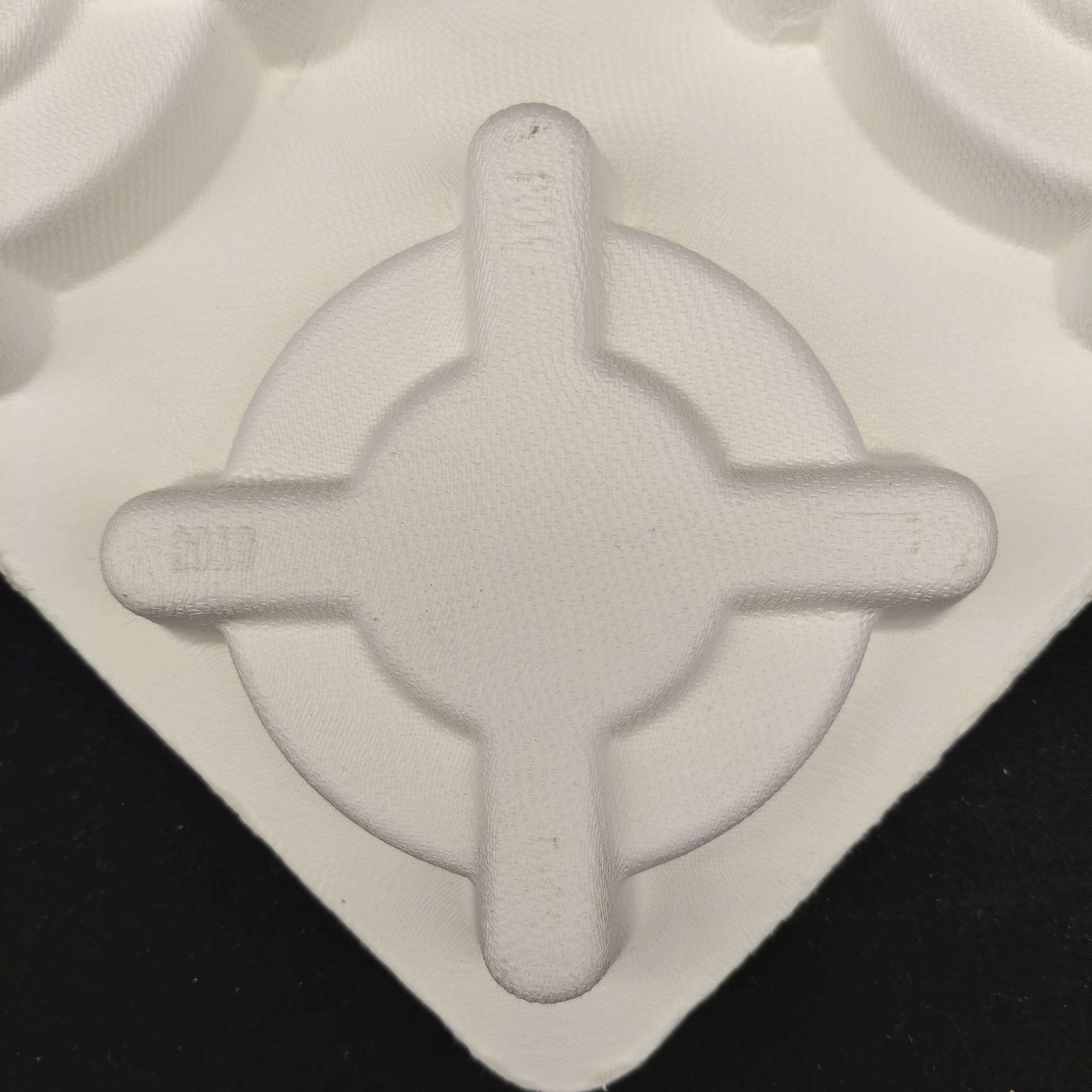 Made in China. The pulp-molded anti-shake base for takeaway coffee is environmentally friendly and biodegradable, and complies with the plastic ban.