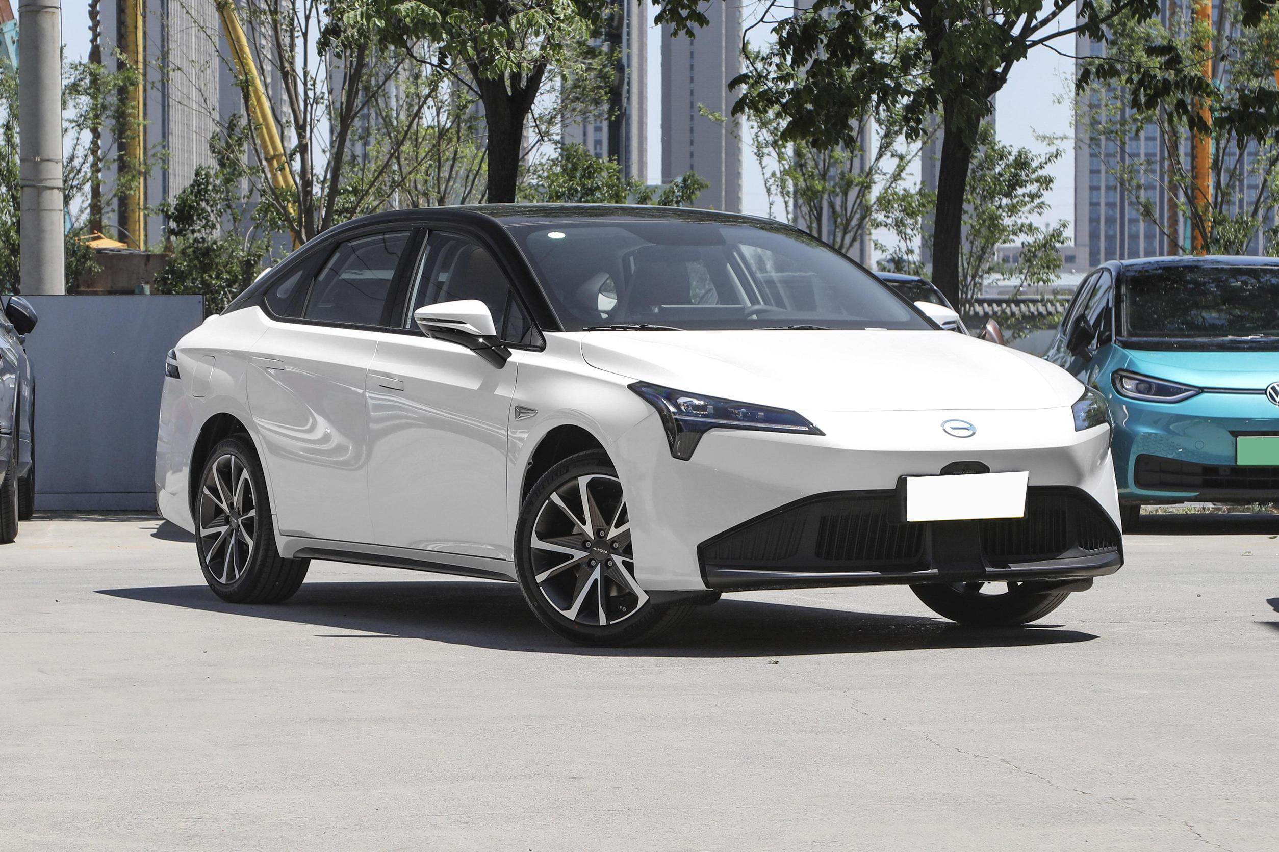 4 Wheels AION EV Car New Energy AION S Long Range 5 Seater Sedan Car
