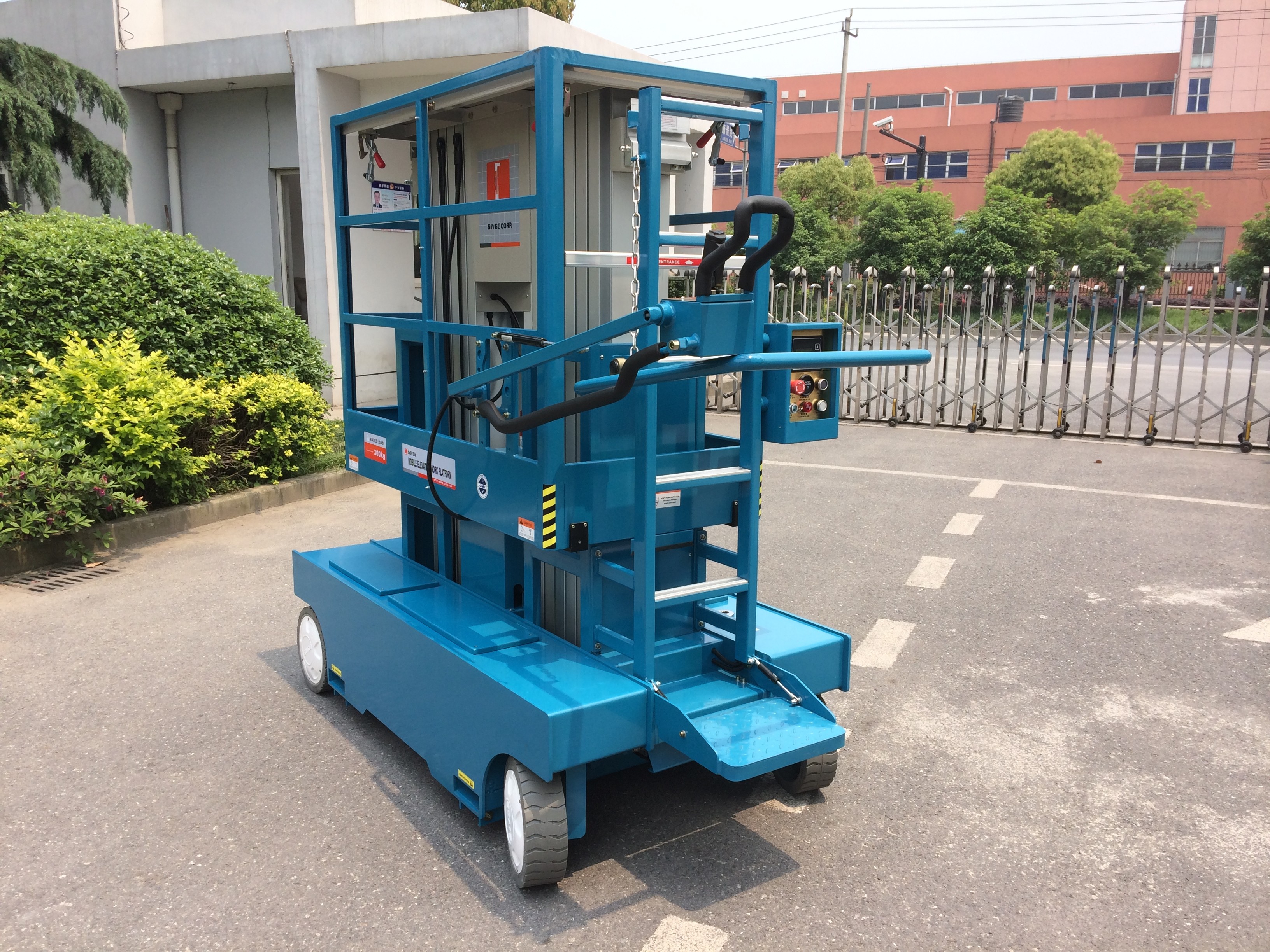 Dual Mast Self - Propelled Aluminum Work Platform With 8m Platform Height