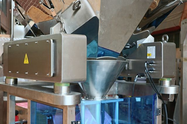 Stainless Steel snack packing machine/Potato Chips packaging machine/Puffed Food packaging machine