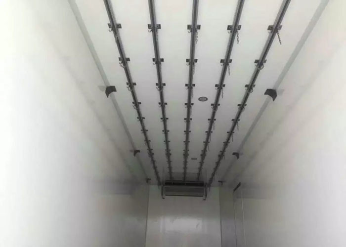 Frozen Foods LHD 8×4 Refrigerated Delivery Truck 40 Ton Low Energy Consumption