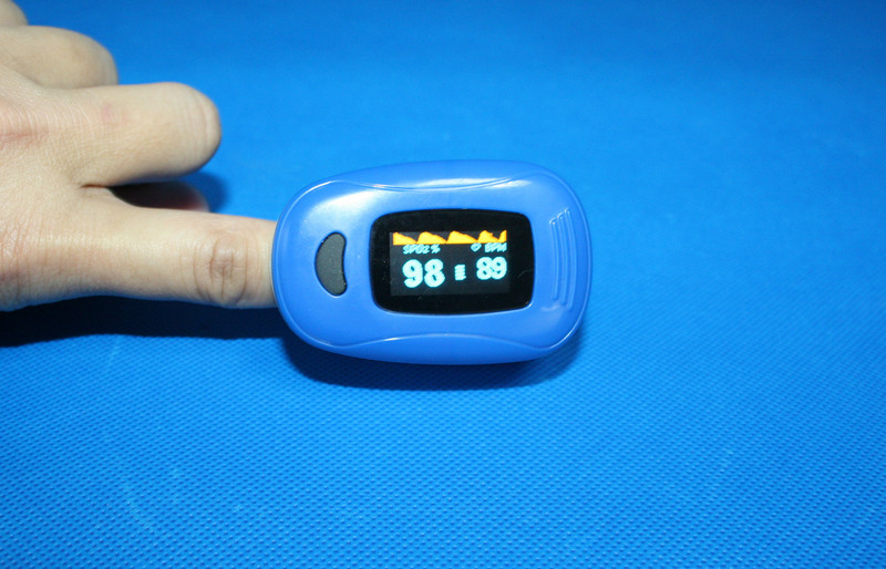 Handheld Blue Fingertip Pulse Oximeter With Bluetooth Function