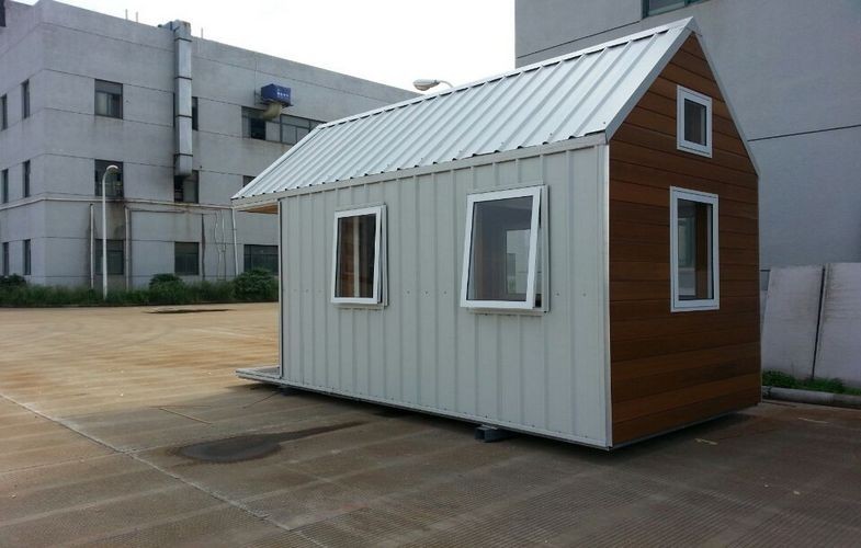Modern Flat Roof Prefabricated House, Pre-Built Homes Fireproof Mobile Home 40 Hq Container Laminate Floor