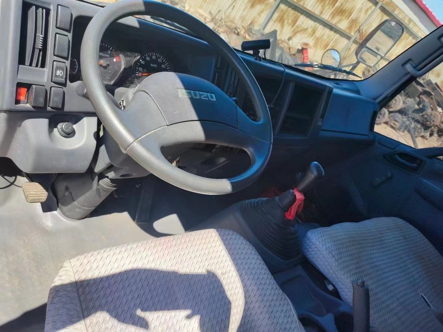 ISUZU Refrigerated Van 130P 89kw Used Vehicle Cold Chain Transport Vehicle Diesel 98km/H