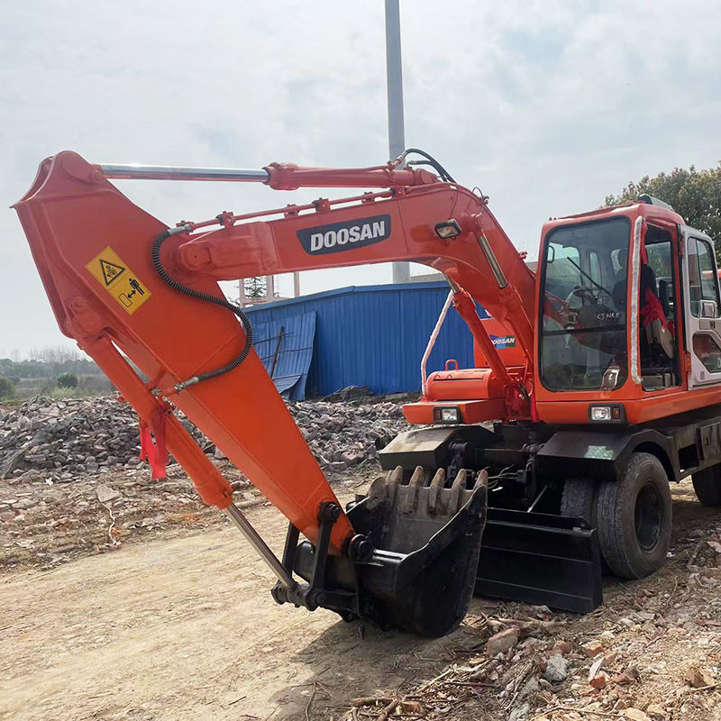 Doosan DX150-7 Used Wheel Excavator 0.6m3 Bucket Capacity 86kw Rated Power