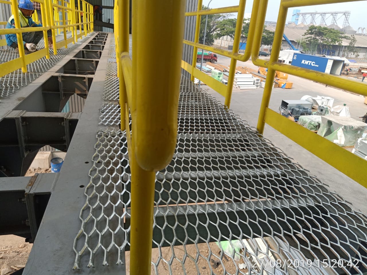 2-8mm Expanded Galvanized Steel Mesh For Walkway slip resistance