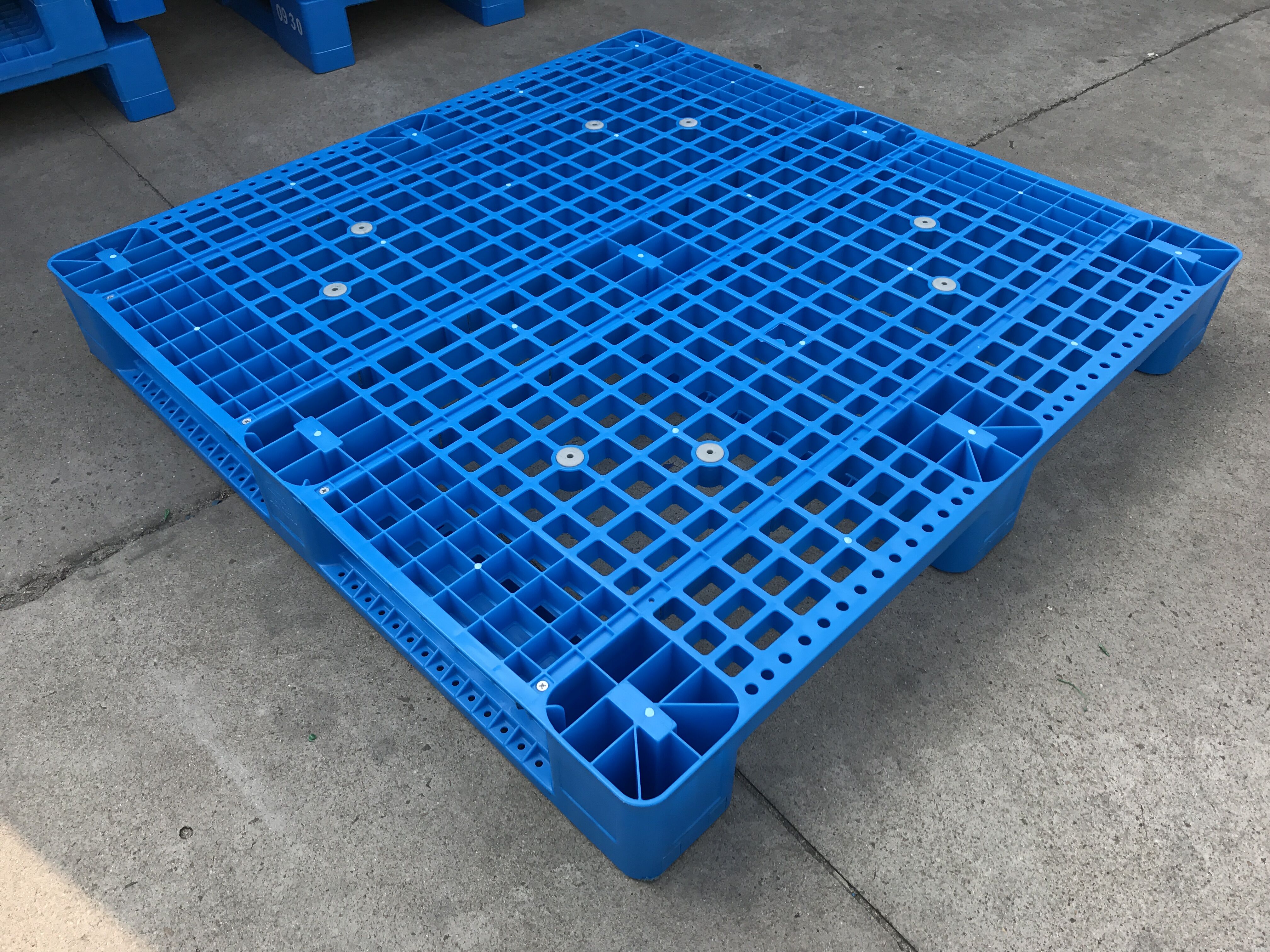 HDPE material three runners rack and transport plastic pallet