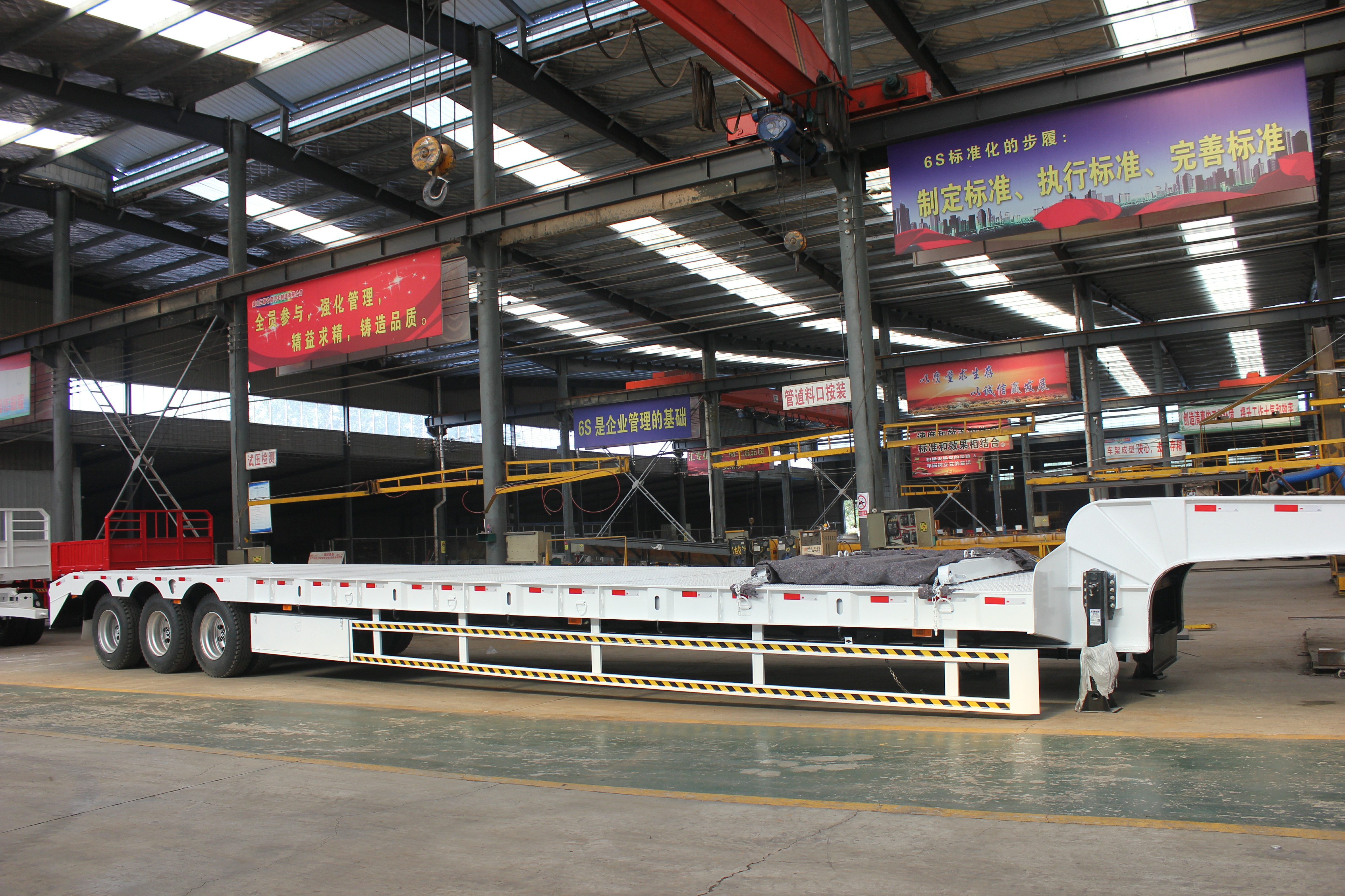 Max Payload 45 100 Tons 3 Axles Low Bed Semi Trailer for Excavator in South Africa