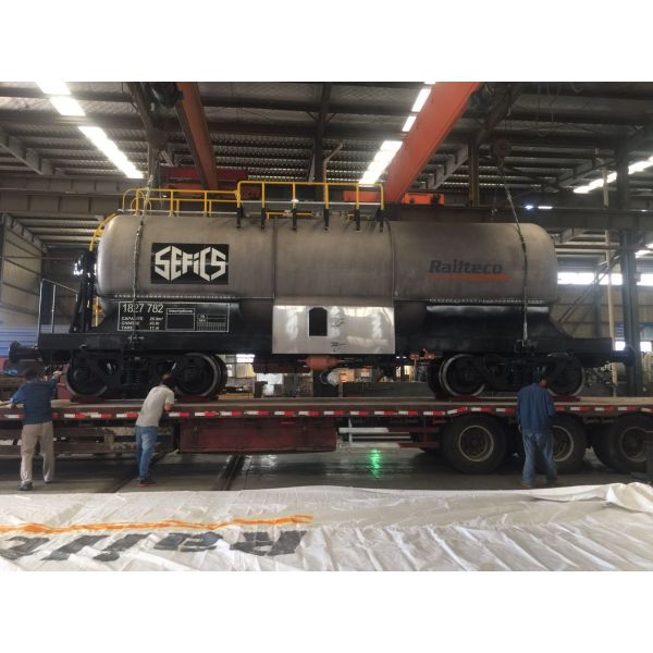 High Reliability Railway Tank Wagons , Train Tank Car 80km/h Maximum Operating Speed