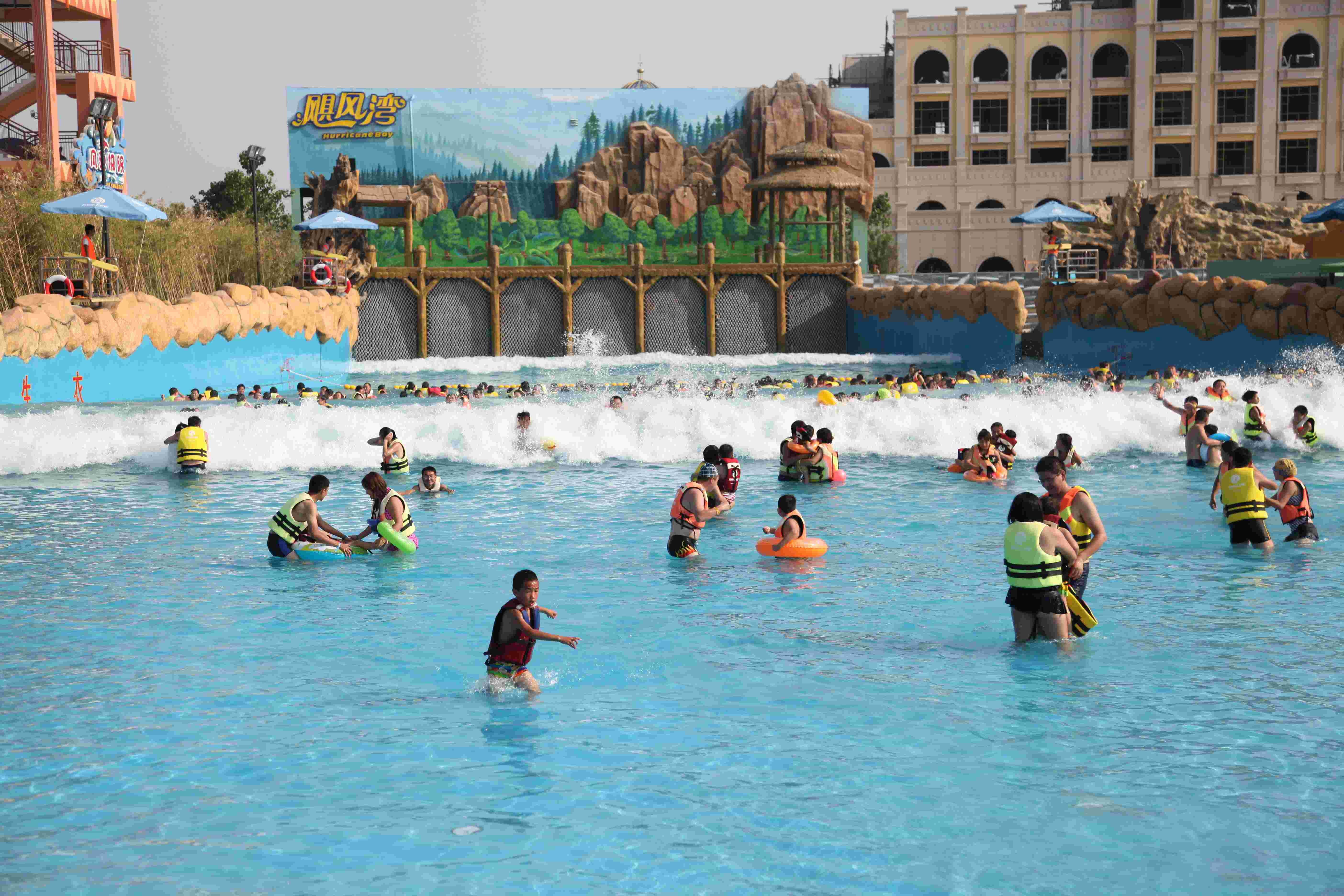 Biggest Outdoor Water Park Wave Pool Construction Strong Power With Stainless Steel Filter