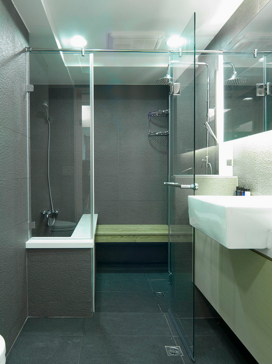 Hotel Bathroom Essential Modern SS304 Mirrored Sliding Shower Door for Renovation