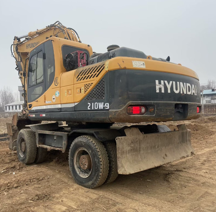 Wheel Type Hyundai 210W Used Excavator 21 Ton Secondhand Hydraulic Digger in Stock