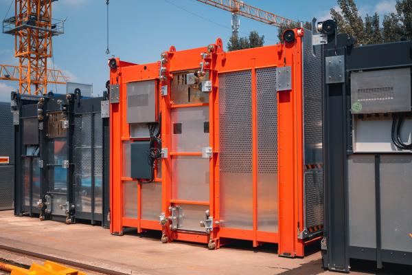 1.2t Single Wall Mounted Construction Hoist Cargo Lift Construction Sc 100/100