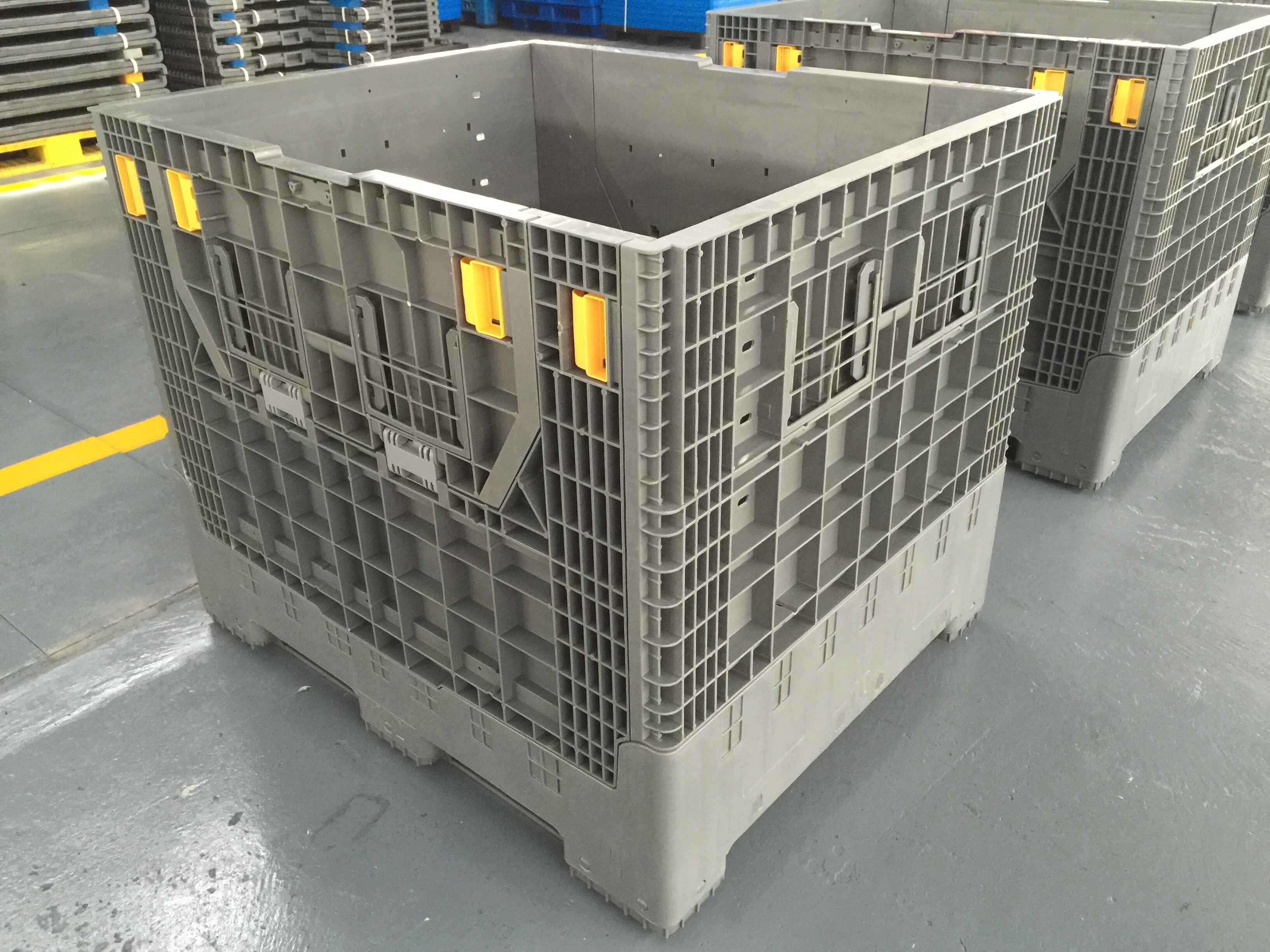 Recyclable foldable collapsible HDPE plastic pallet bin/container