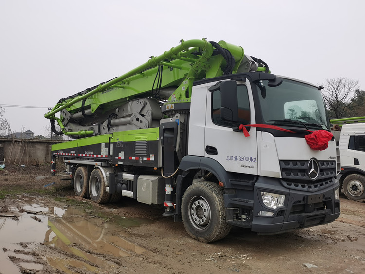 Used/Old Construction Equipment 53M Concrete Pump