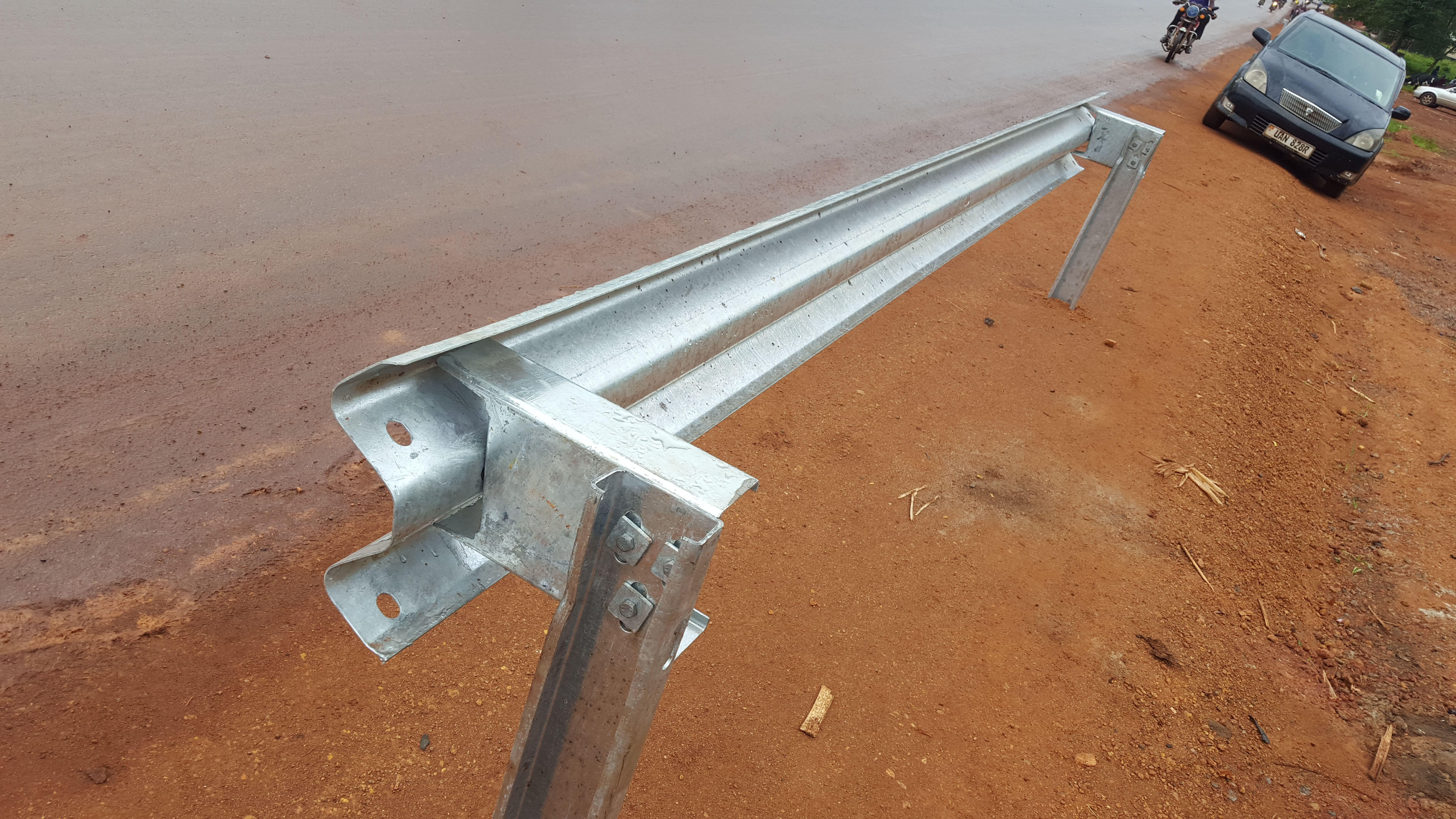 Highway Road Vehicle Barrier Galvanized Powder Coated Thrie Beam W Beam Guardrail