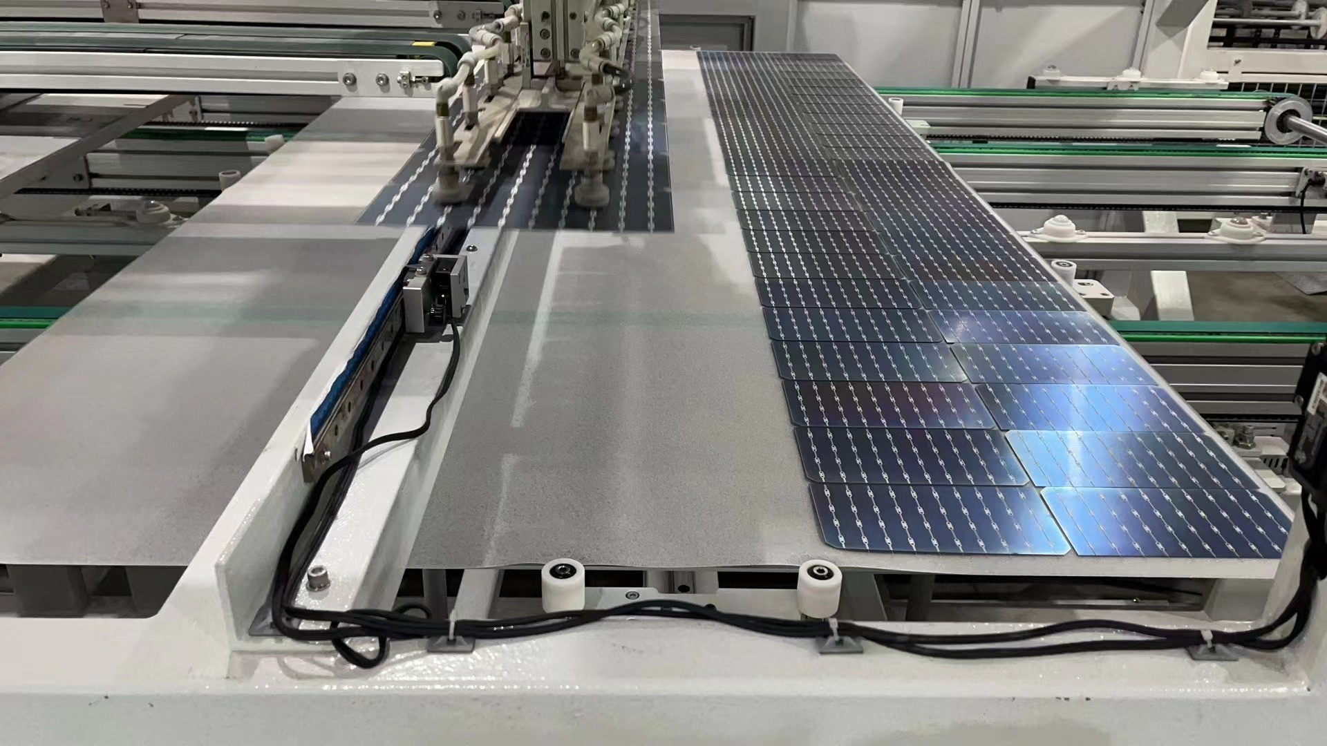 550W Rigid Solar Panels Mono Solar Photovoltaic Panels For Camping RV