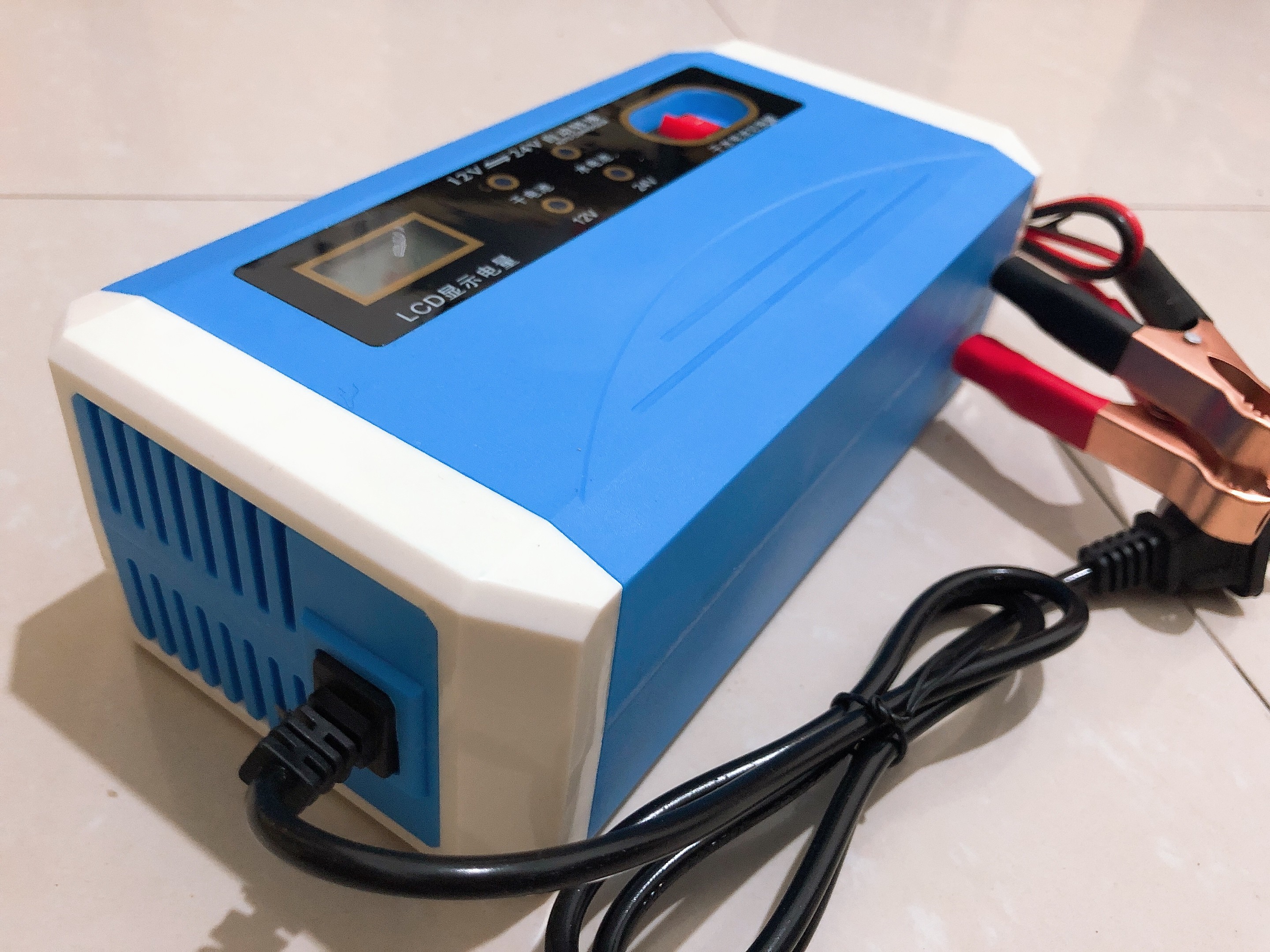 Motorcycle Truck 12V 10A Car Battery Charger Heat Dissipation