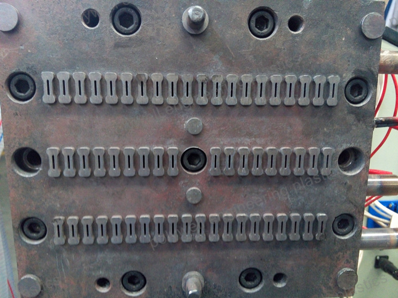 Plastic Mould Components Plastic Moulding Dies Used In Polyamide Thermal Break Bar Extrusion Machine