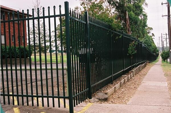 Hot dipped galvanized steel tubular fence panels 1.8m height x 2300mm width dipped into zinc pool spear crimped