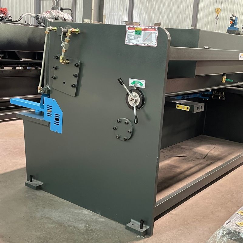 CNC Hydraulic Swing Shearing Machine 3200mm Cutting Width 3900x1750x1900mm Overall Dimension 20-500mm Back Gauge Range