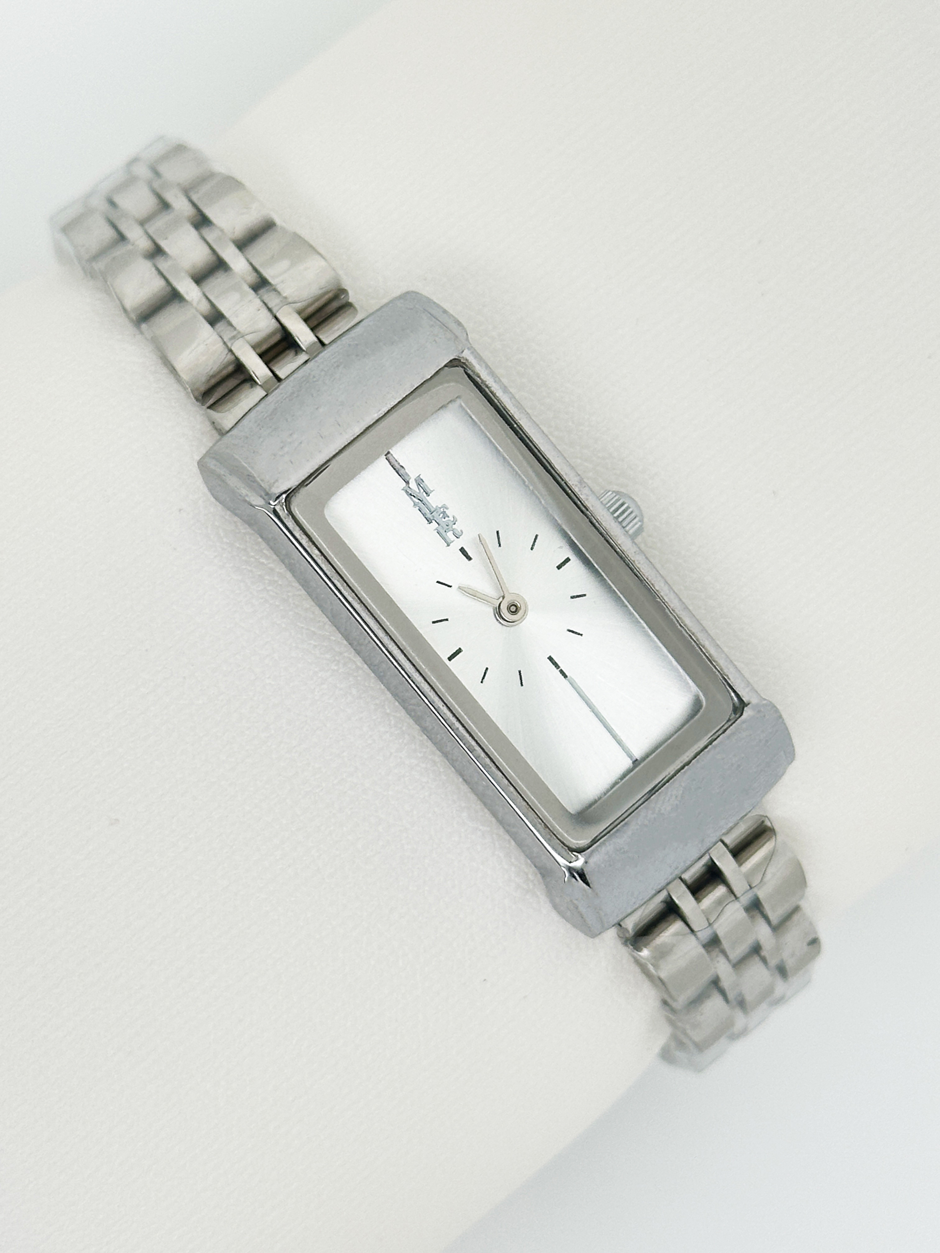 Classic Luminous Ladies Fashion Wrist Watches Stainless Steel With Buckle Closure
