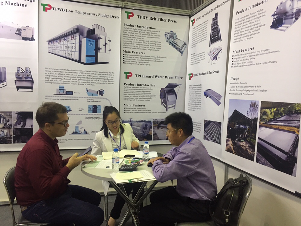 Revolutionary Indoor Aquaculture System with Water Filtration and 1000L/Hour Capacity
