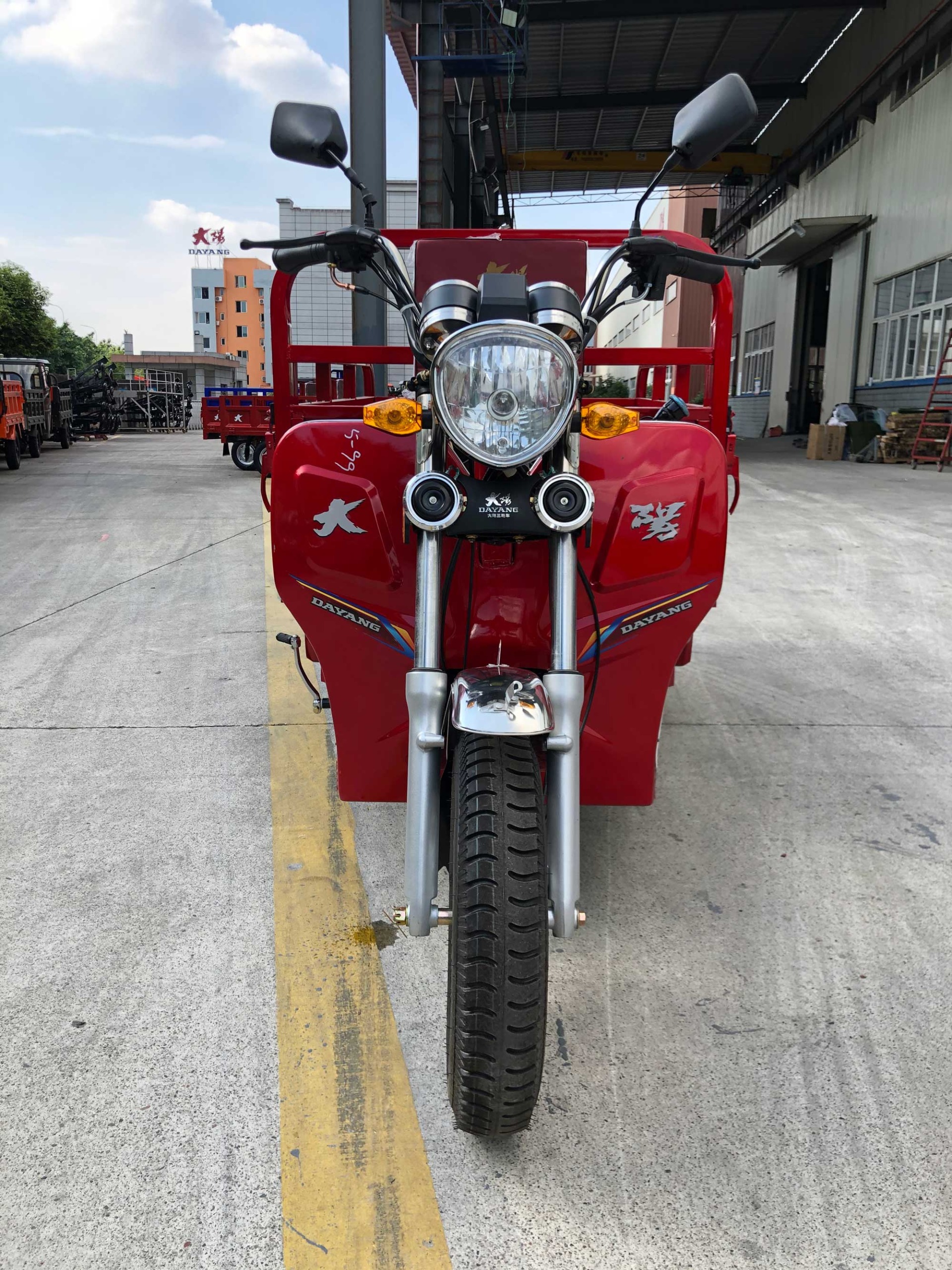 DAYANG Tricycle Motorcycle Cargo with 110cc Air Cooled Engine 3 Wheels and 4.0-12 Tires