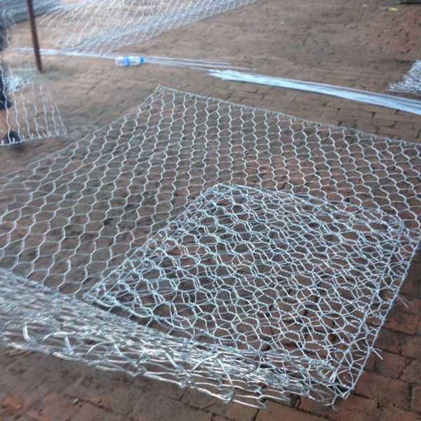 Galvanized Iron Wire Woven Gabion Baskets Retaining Wall