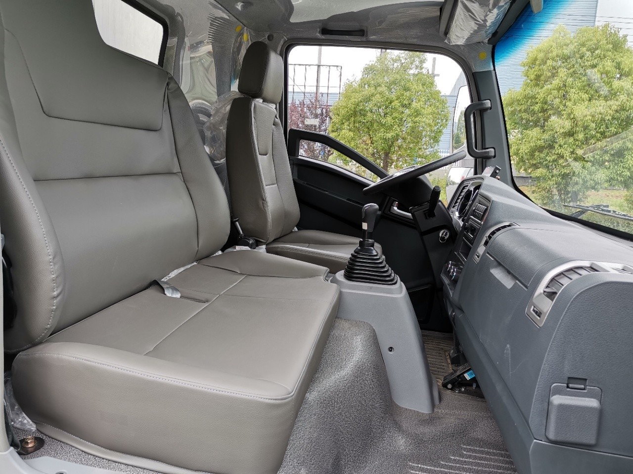 160hp Truck With Refrigeration Howo 18 Cubic Van Weichai Engine 4*2 Drive Mode
