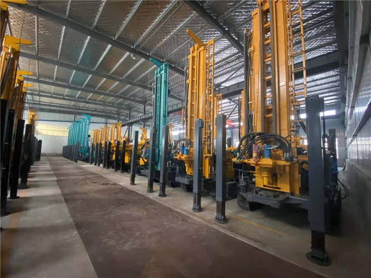 260 Meters Pneumatic Drilling Rig Crawler Mounted Water Well Machine Tunnel