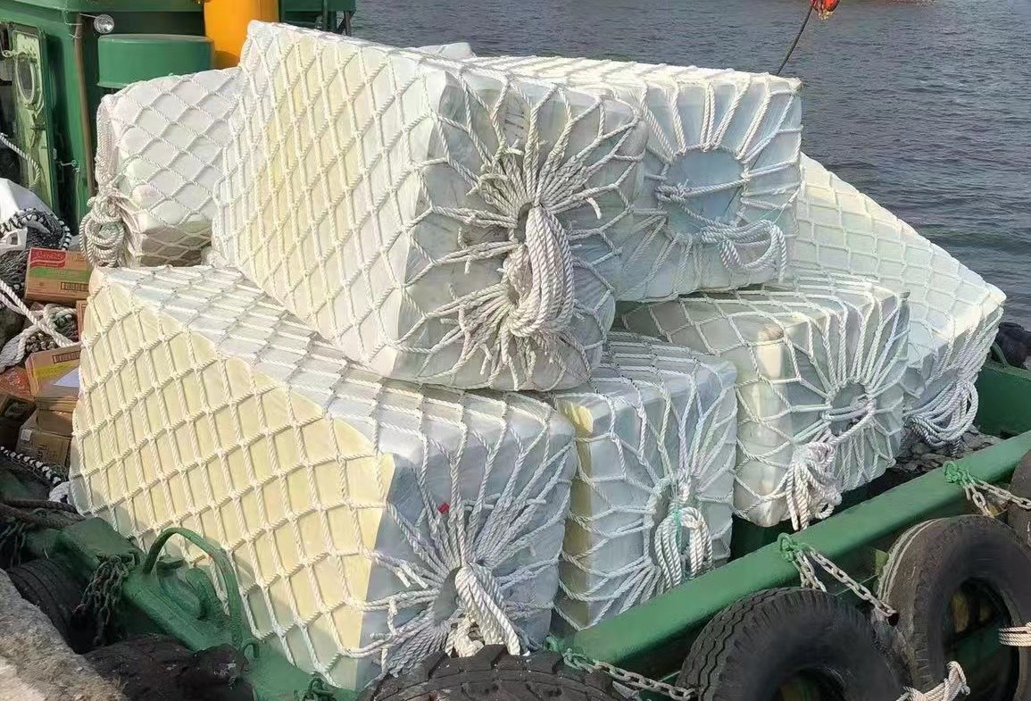 High Density Polyurethane Foam Fender 150%-300% Elongation Foam Filled Fenders