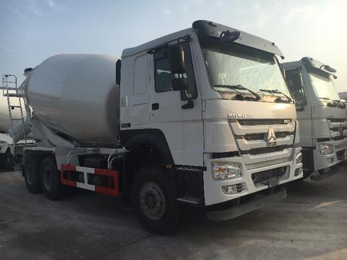 8 CBM Capacity Concrete Construction Equipment / Sinotruk Howo 6x4 Concrete