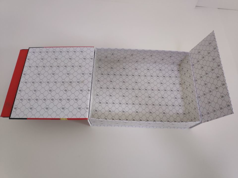 Custom bookstyle rigid cardboard packaging gift box for Christmas Day