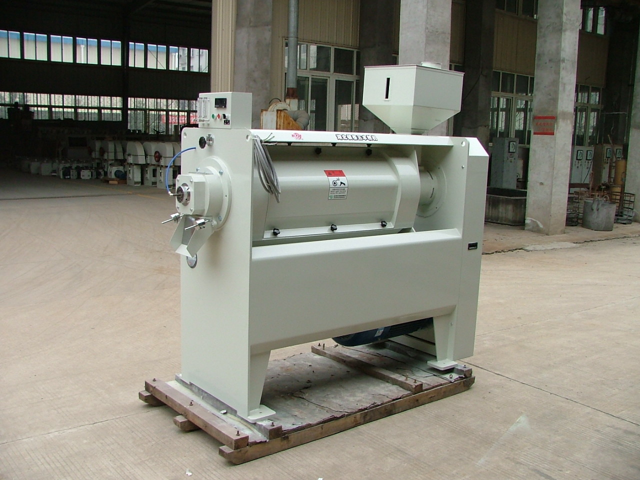 4.5-6 T/H Water Mist Paddy Silky Rice Water Polisher Machine