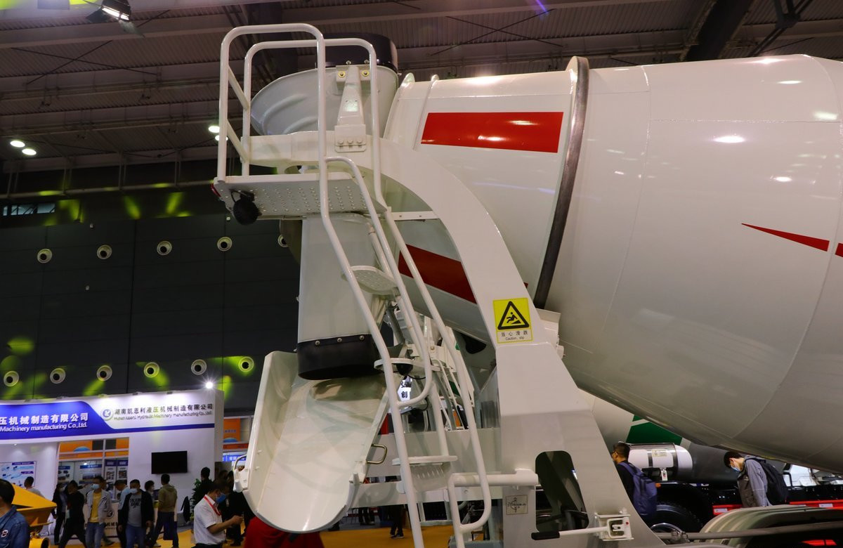 Concrete Transport Truck 8×4 Sany Mixer 8 Cubic Hino Engine 307hp 12-Speed Transmission
