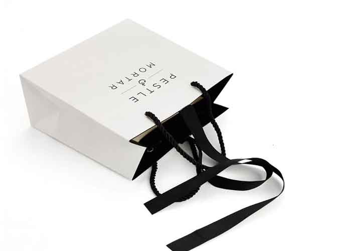 Folding Luxury Custom Printed Paper Bags 157g Art Paper Material High Toughness