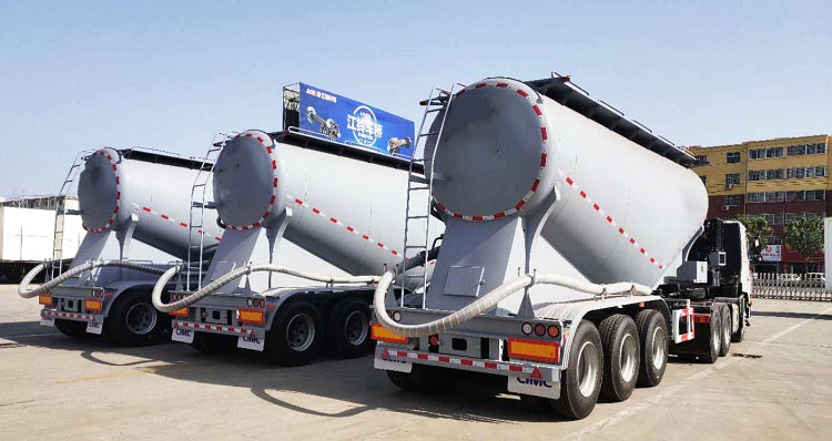 CIMC Tri Axle Pneumatic Powder Dry Bulk Cement Tanker for Sale