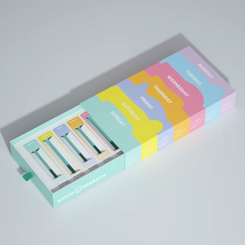 High Quality Hand Made Beautiful Custom Luxury Packaging White Cardboard Magnetic Closure Gift Perfume Cosmetic Box for Bridesmaid Mother&prime;s Day Valentine&prime;s Day