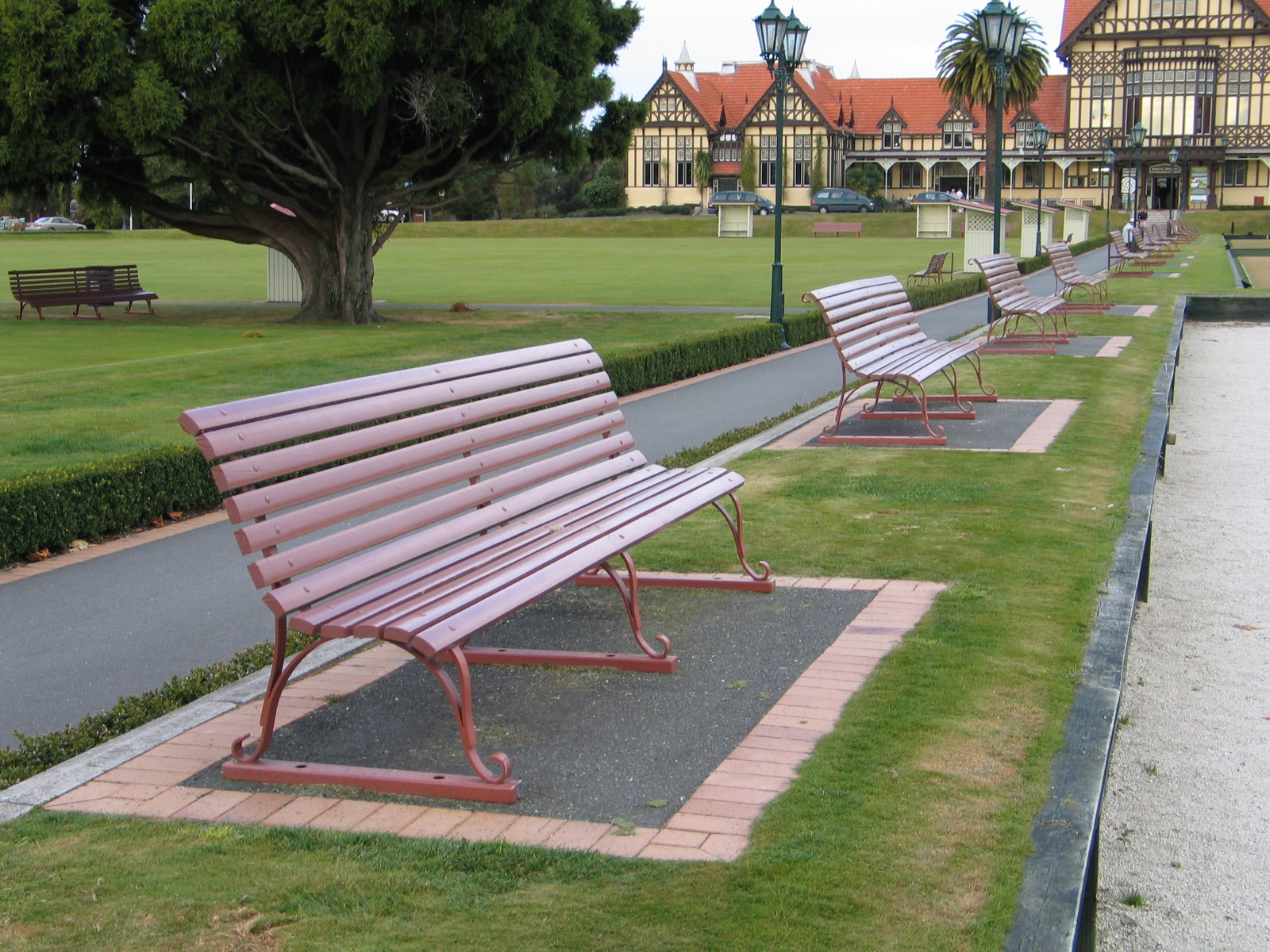 Modern Outdoor Wooden Bench With Recycled Plastic Wood HDPE Material