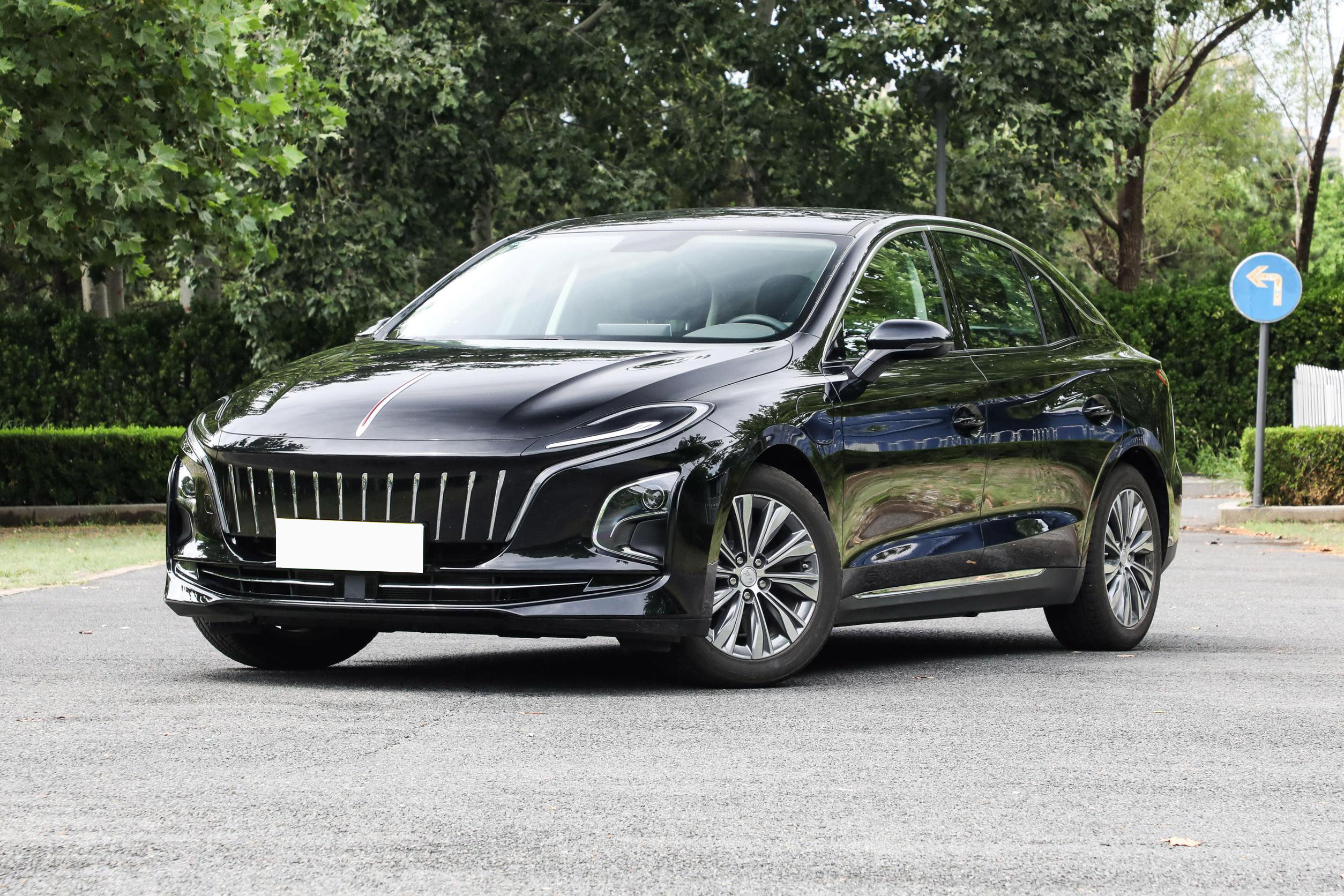 Left Hand Luxury Electric Vehicles SUV Hongqi New Energy E-QM5 431km High Speed