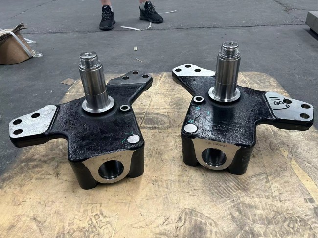 Left Right Steering Knuckle HD90009411189 HD90009411190 SHACMAN Truck Parts Shacman X6000