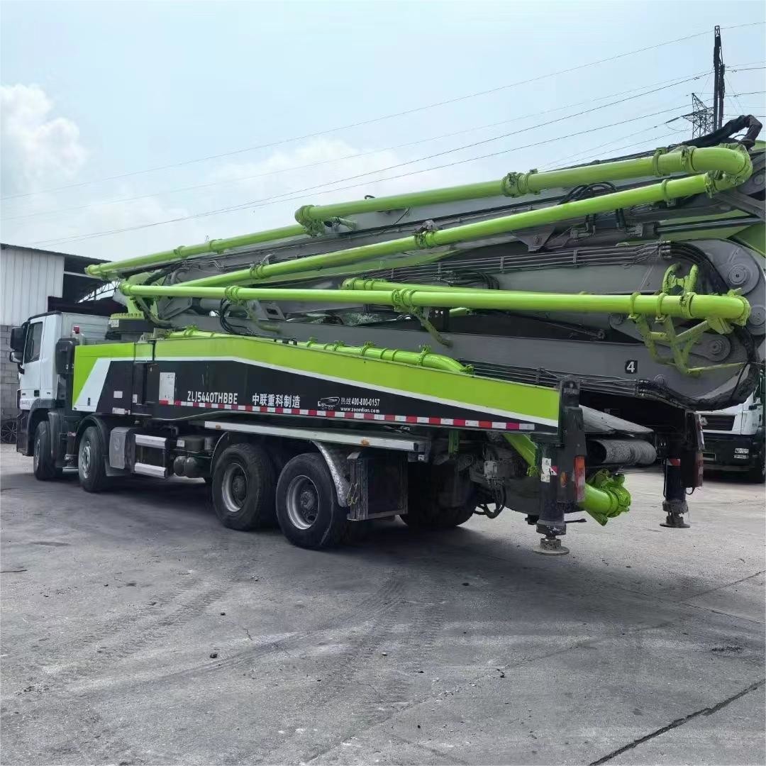 Zoomlion Classic Manual Transmission Mercedes Benz 63 Meters 2019 Diesel Concrete Pump Truck Remote Control