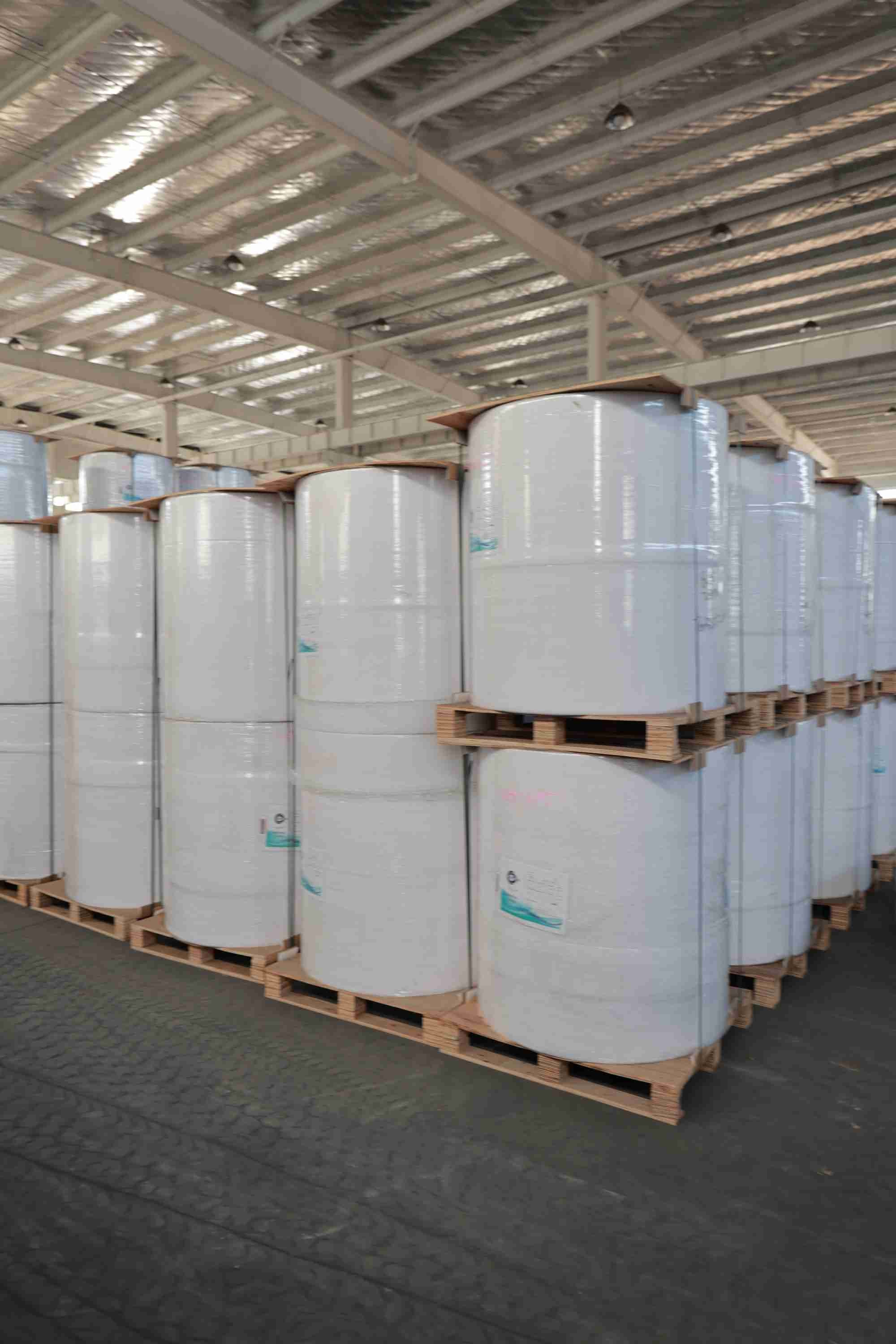 Black Image Thermal Label Paper Roll For Retail Logistics Healthcare Industries Heat Sensitive Material Glossy Finish